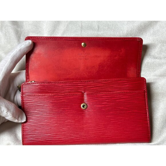 Louis Vuitton Sarah Wallet in Red Epi Leather - Picture 4 of 9